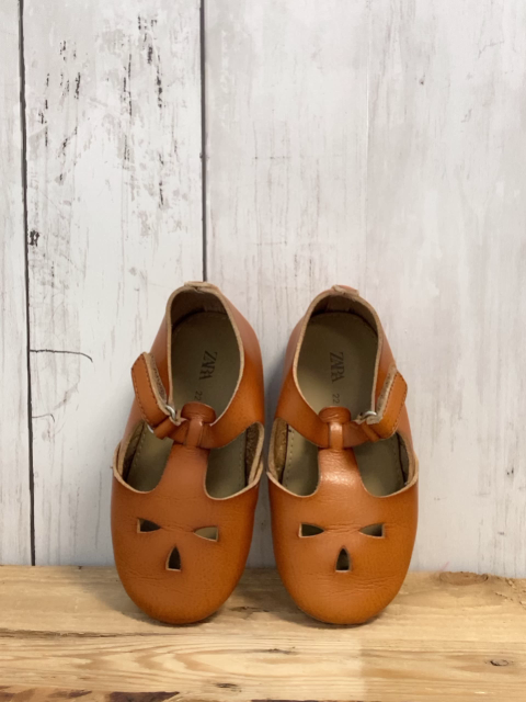 Zara Schuhe  Gr. 22  braun 
