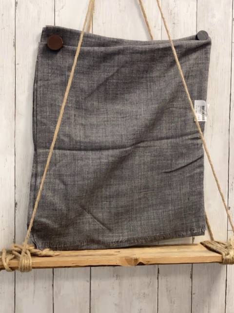 neu  Schaltuch  grau Totenköpfe Knochen aus bunten Steinen 