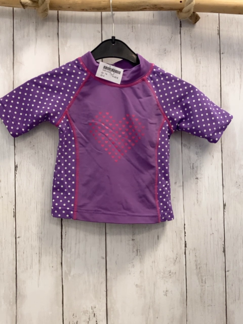   UV-Schutzshirt  Gr. 74  aubergine lila mit roten Herzen + weißen Punktren 