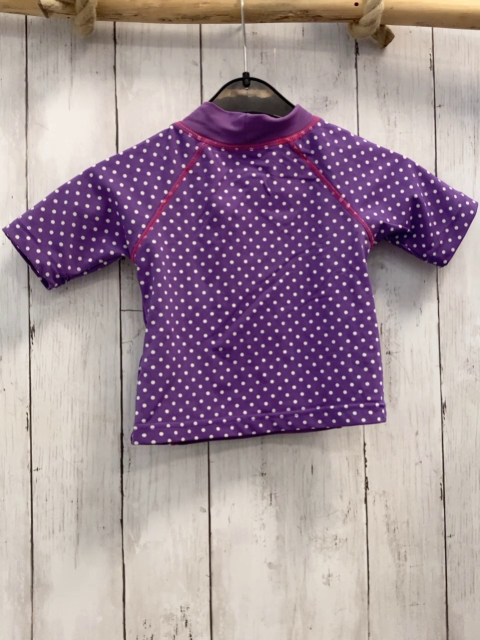   UV-Schutzshirt  Gr. 74  aubergine lila mit roten Herzen + weißen Punktren 