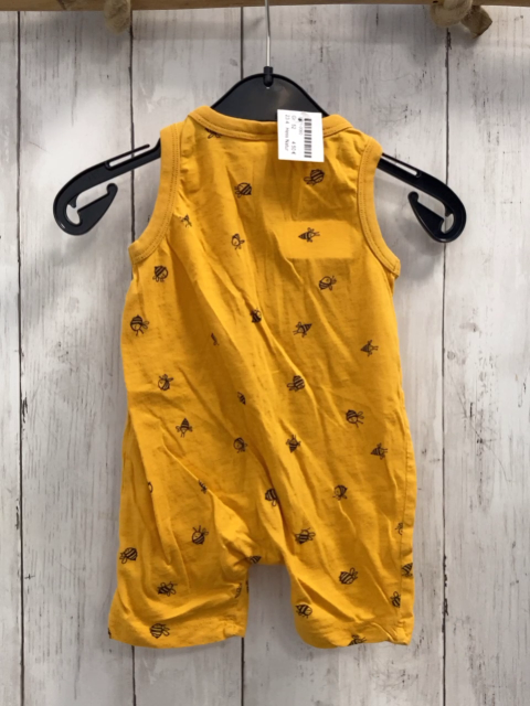 Hess Natur  Playsuit  Gr. 62  mais schwarze Insekten 