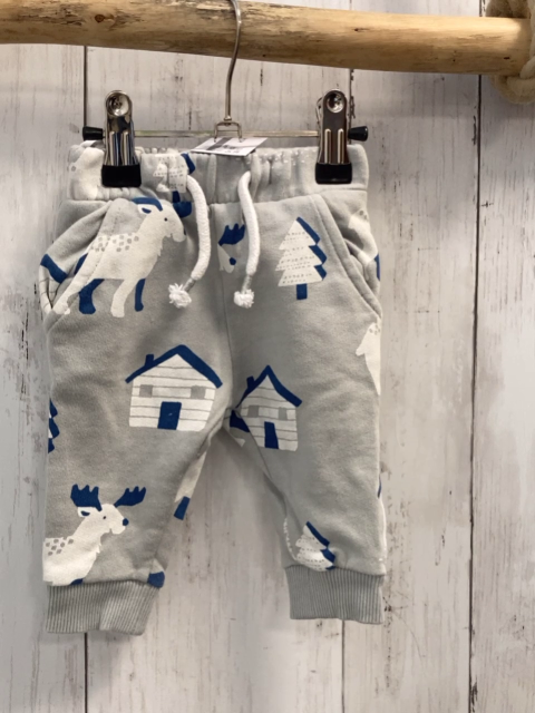   Jogginghose  Gr. 62  hellgrau Häuser Tannen Hirsche 
