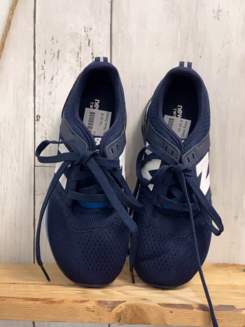 neu New Balance  Schuhe  Gr. 33  blau weiße Schrift 