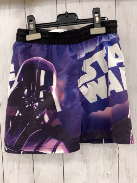   Badeshorts  Gr. 128  lila Sar Wars Trooper weiße Schrift schwarzer Bund 