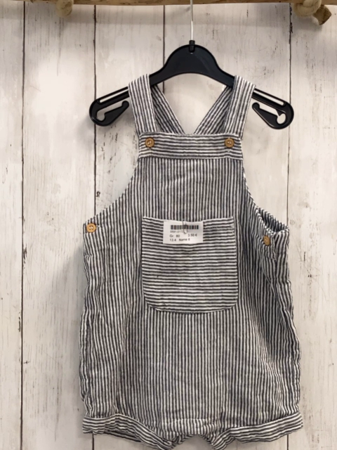 Name it  Latzshorts  Gr. 80  grau hellgraue Streifen 