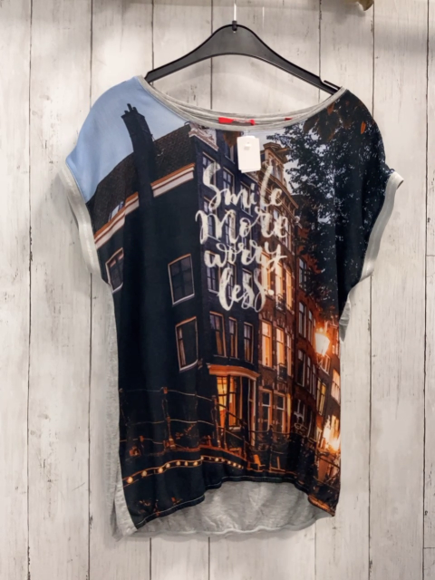 S´ Oliver  T-Shirt  Gr. 40  Straßenfront mit Bäumen graue Rückseite 