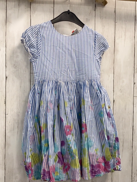  Kleid Gr. 110  blau weiß gestreift bunte Blumen am Rock