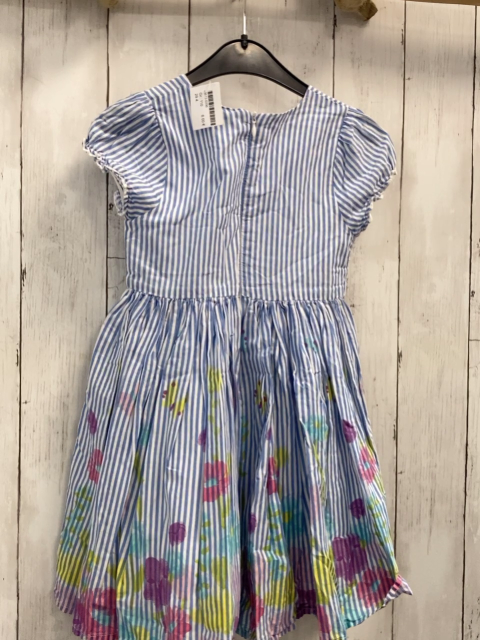  Kleid Gr. 110  blau weiß gestreift bunte Blumen am Rock
