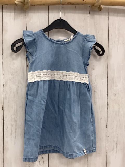  Kleid  Gr. 92  hellblau Jeansoptik Häkelband 