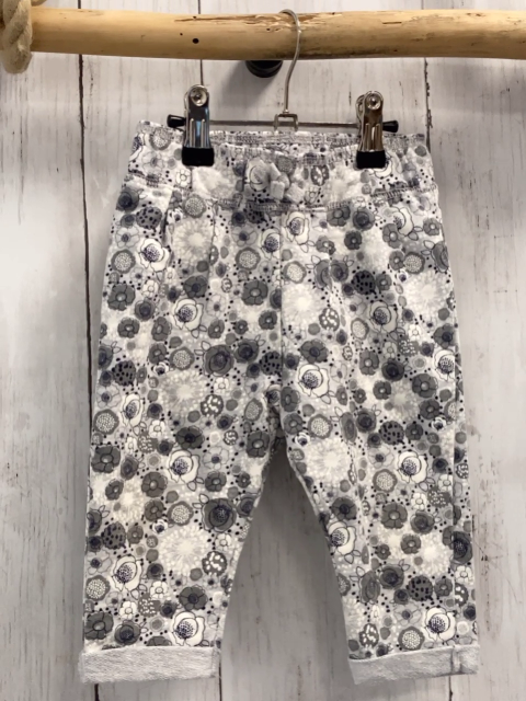   Jogginghose  Gr. 74   hellgrau weiß graue Blumen