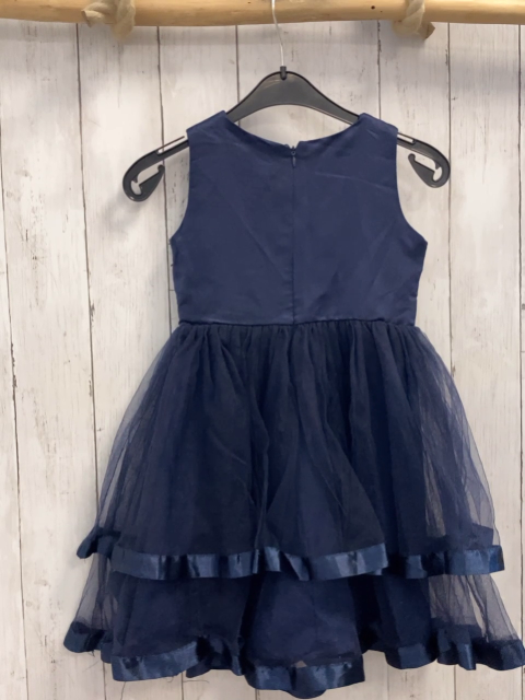  Kleid  Gr. 116  blau Oberteil mit Häkelei Gürtelband mit RosetteTüllrüschen  