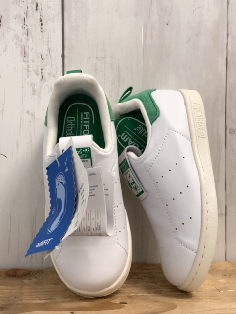 neu Adidas  Schuhe  Gr. 27  weiß grüne Ferse San Smith 