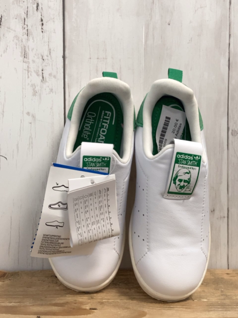 neu Adidas  Schuhe  Gr. 27  weiß grüne Ferse San Smith 