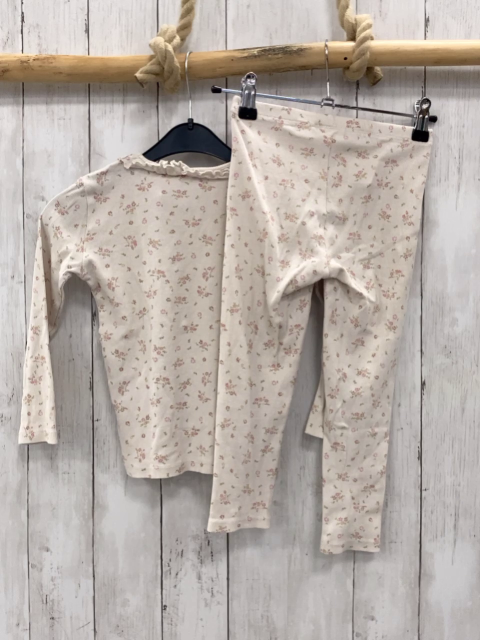 2tlg Zara  Schlafanzug  Gr. 110  hellgrau Blumen Rippen Rüschenkragen 