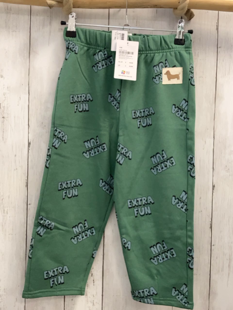 neu  Jogginghose  Gr. 110  grün Schrift 