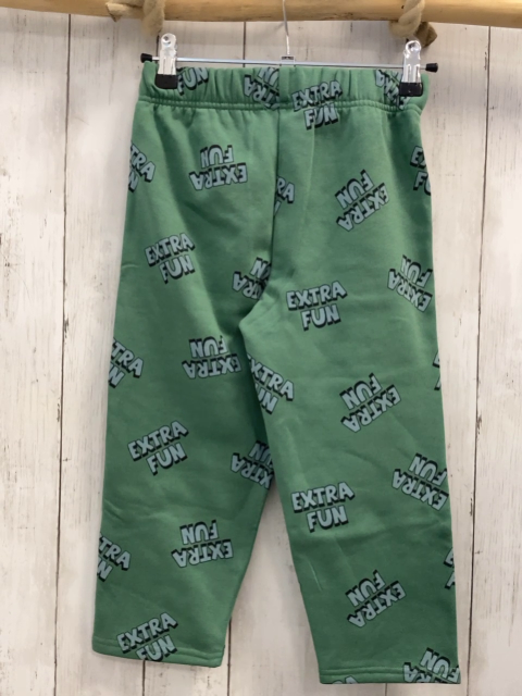neu  Jogginghose  Gr. 110  grün Schrift 