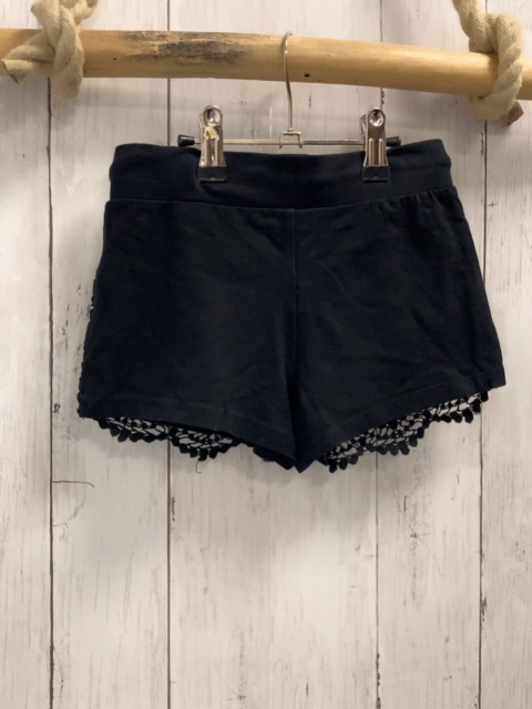 Manguun Shorts  Gr. 128  schwarz zweilagig Häkelei 