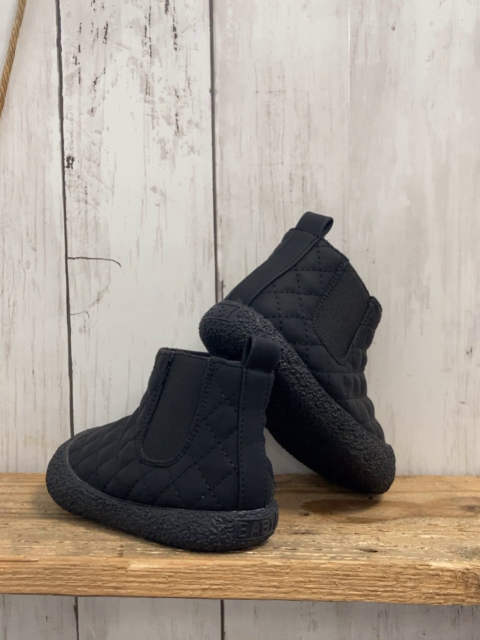 neu  Boots  Gr. 18  schwarz Rauten 