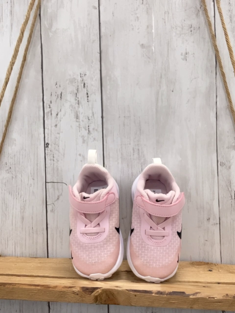 Nike  Schuhe  Gr. 22  rosa schwarzes Label weiße Sohle 