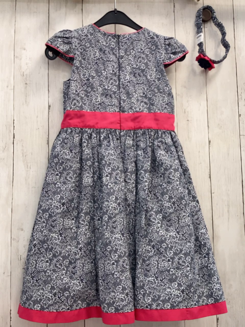 2tlg  Kleid + Stirnband Gr. 134 blau weiße Stickerei pink Gürtelband + Bund Schleife 