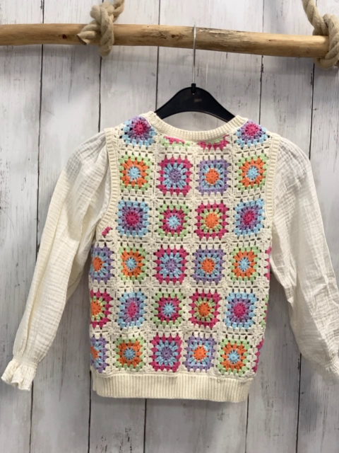 zara Bluse Gr. 116  weiß musselin + Häkelweste bunte Blumen