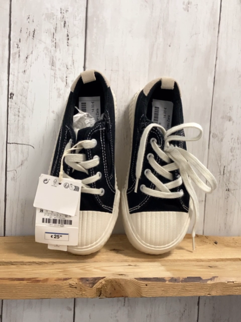 neu Zara  Leinenschuhe  Gr. 28  schwarz creme NP25,95 € 