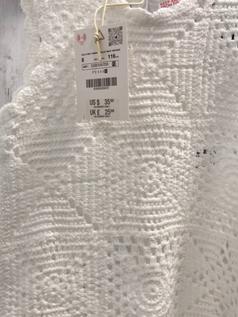 neu Zara  Kleid  Gr. 116  weiß gehäkelt mit Lochmuster NP 25€ 