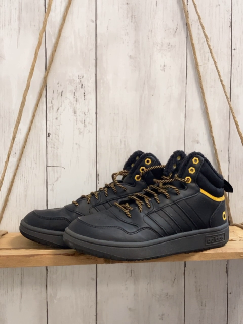 Adidas  Boots  Gr. 40 2/3   schwarz + schwarz mais Schnürsenkel 