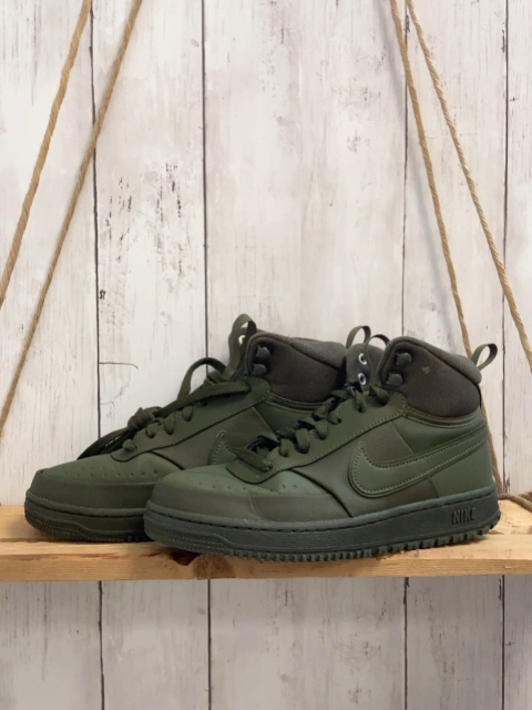 Nike  Boots  Gr. 40  oliv 