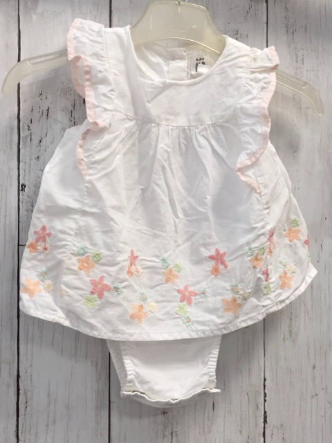 GAP  Playsuit Gr. 68  weiß gestickte Blumen Rüschen 