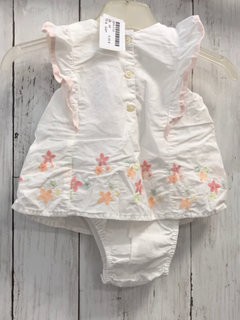 GAP  Playsuit Gr. 68  weiß gestickte Blumen Rüschen 