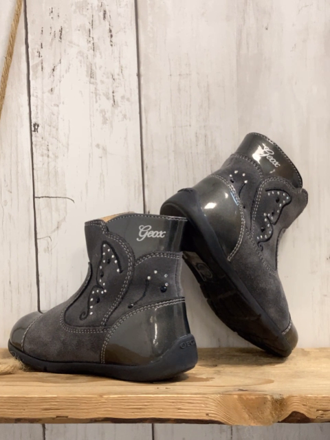 Geox  Boots  Gr. 23  grau mit glänzender Kappe + Ferse 