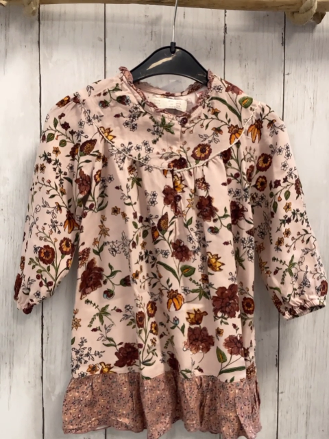 Zara  Kleid  Gr. 104  lachs Blumen 