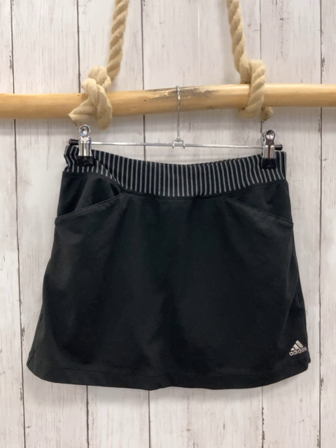 Adidas  Sportrock  Gr. 140  schwarz grauer Streifenbund mit Innenshorts 
