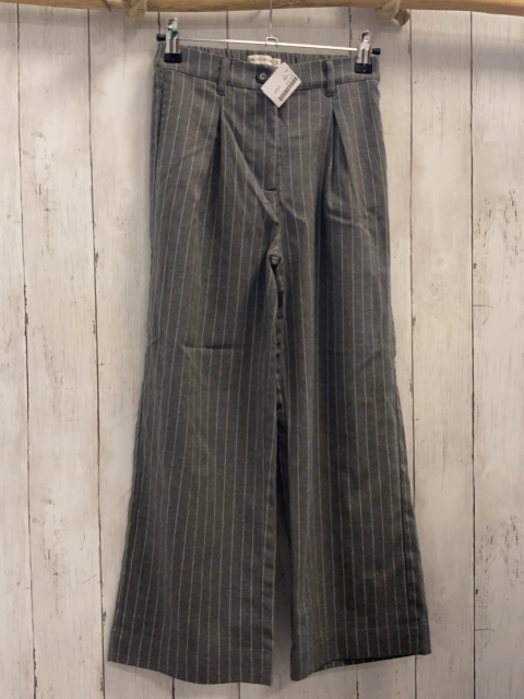 Hose Gr. 134  grau weiße Streifen