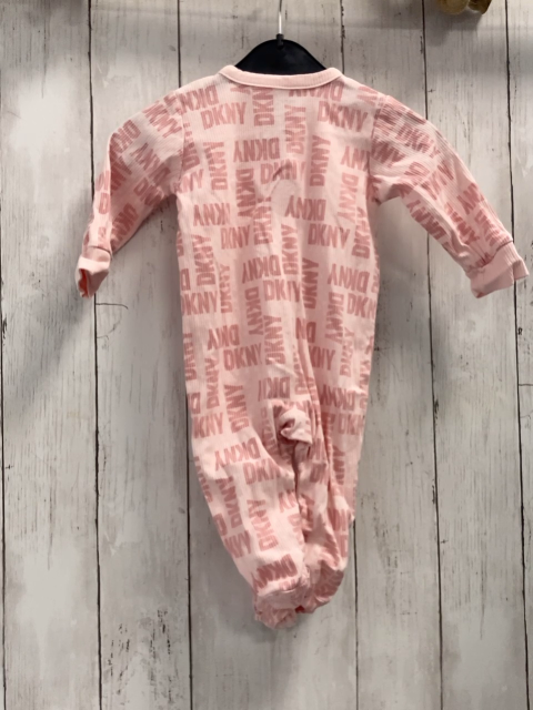 DKNY Schlafanzug Gr. 74  rosa Schrift