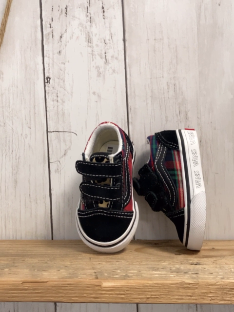 Vans  Schuhe  Gr. 17  schwarz roter Bund weiße Nähte + Sohle 