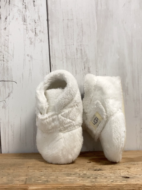 UGG  Hausschuhe  Gr. 18  weiß Plüsch 