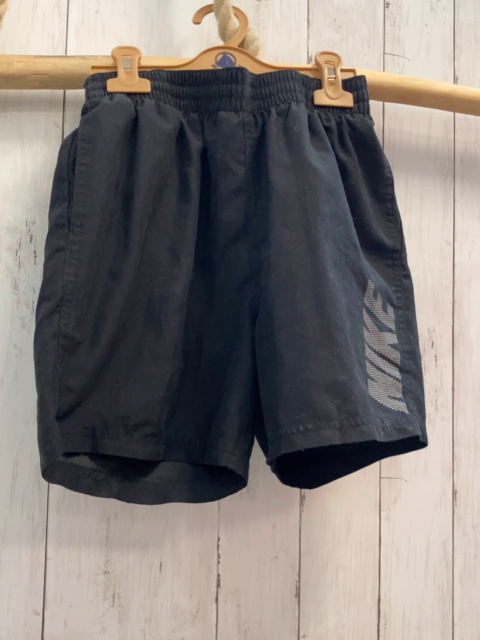 Nike  Sportshorts  Gr. 158  schwarz Schrift 
