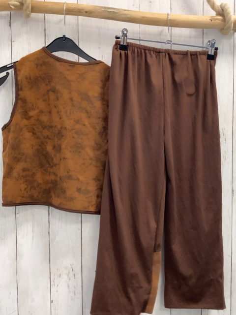 2tlg  Ksrnevalkostüm  Gr. 116  braune Cowboyweste + -hose 