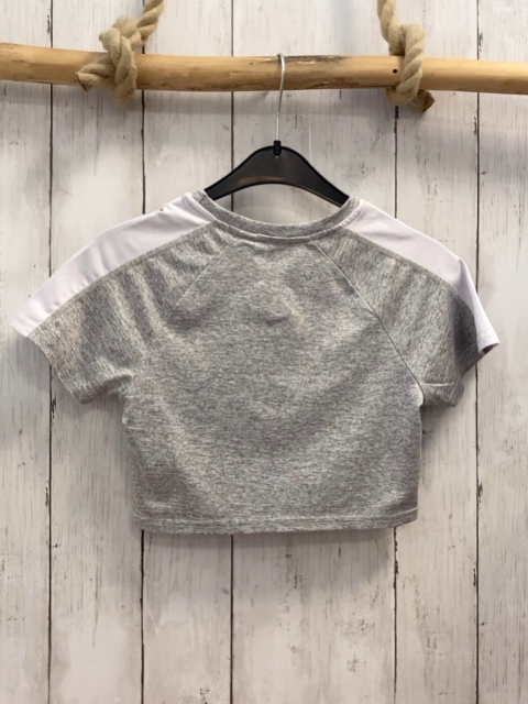   Sportshirt  Gr. 134  grau weißer Streifen mit Schrift 