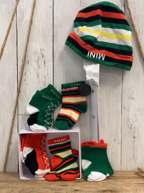 neu Mini  Babygeschenkset  Gr. 68-74   5 Paar Socken + Mütze im Geschenkkarton NP 35 € 