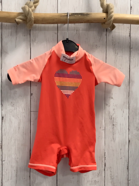   UV-Schutzoverall Gr. 68  hellrot rosa buntes Herz UPF 50 +