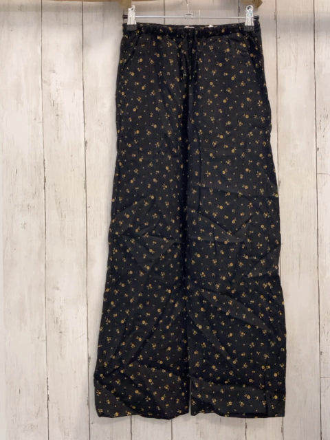H&M  Hose  Gr. 140  schwarz Struktur mais Blumen 