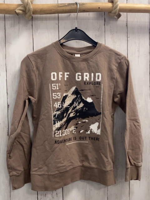 Pulli Gr. 134  beige weiße Schrift Berg