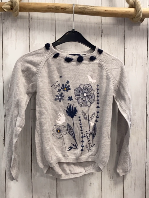 Blue Seven  Pullover  Gr. 122  grau blau weiße Blumen Strick