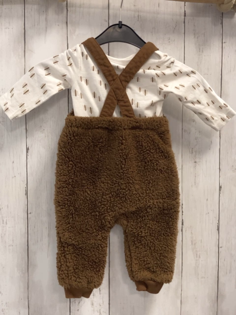 2tlg Latzhose + Langarmbody  Gr. 68  braun Teddy Bärengesicht + weiß braune Tannen 
