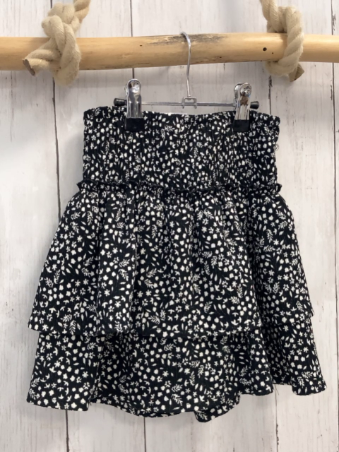 Zara  Rock Gr. 128  schwarz Struktur Rüschen weiß Blumen+ Blätter 