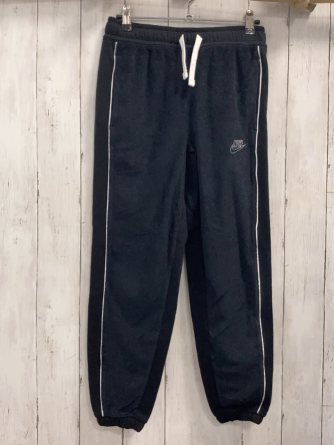 neu Nike  Jogginghose  Gr. 140  schwarz Vorderseie mit Frotteebereiche weißer Seitenstreifen 