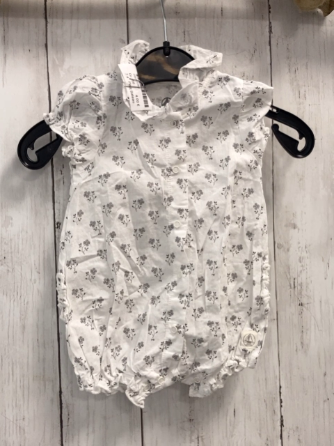Petit Bateau  Playsuit  Gr. 56  weiß graue Blumen Rüschen 